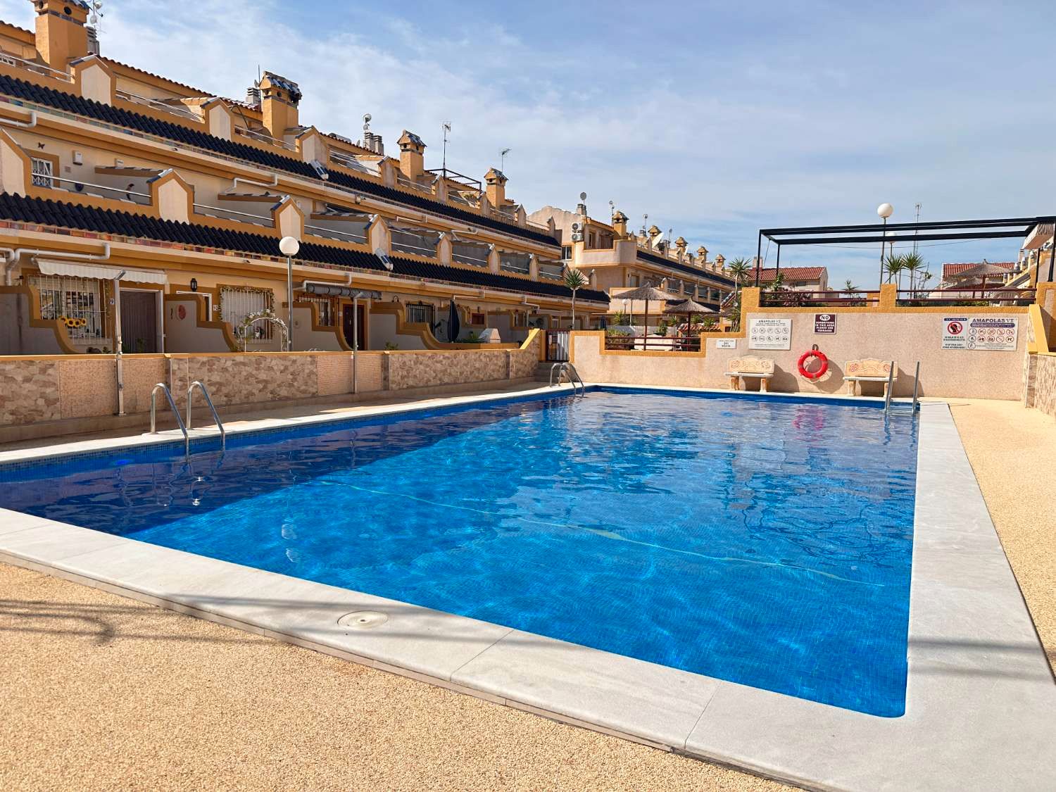 Piscina de Dúplex en venta en Orihuela con Piscina, Amueblado y Internet