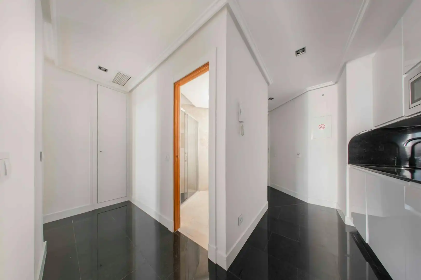 Flat for rent in Madrid  with Air Conditioner, Heating and Furnished