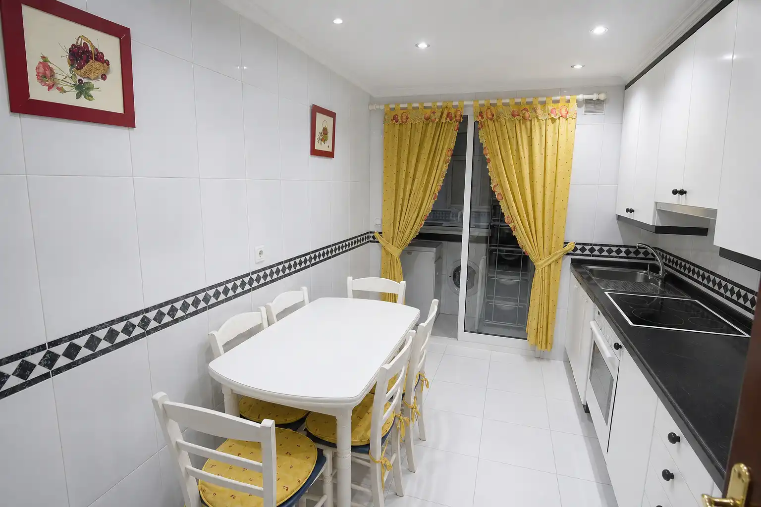 Cocina de Piso en venta en Vigo  con Calefacción, Parquet y Trastero