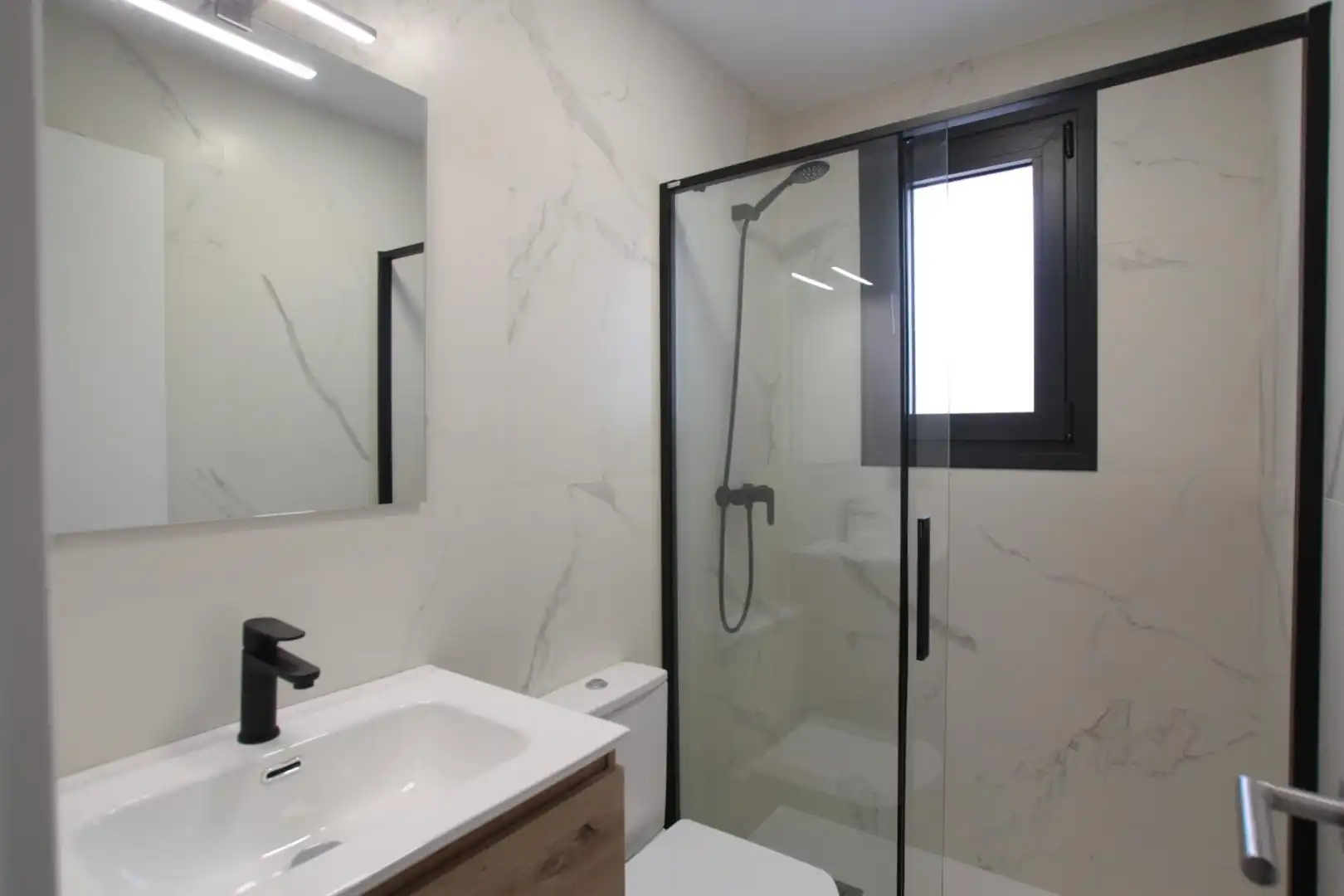 Baño de Casa o chalet de alquiler en La Zubia con Amueblado