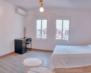 Bedroom of Flat for sale in  Valencia Capital  with Air Conditioner and Balcony