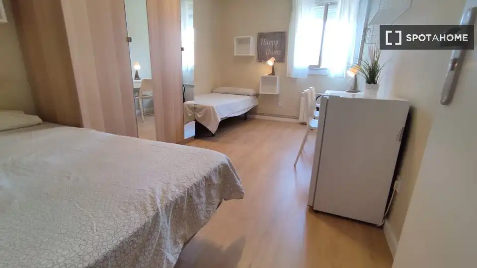 Habitación de Piso de alquiler en Madrid con Aire acondicionado, Calefacción y Amueblado