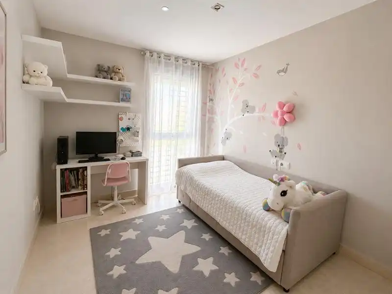 Schlafzimmer von Wohnung zum Verkauf in Manilva mit Klimaanlage, Heizung und Privatgarten