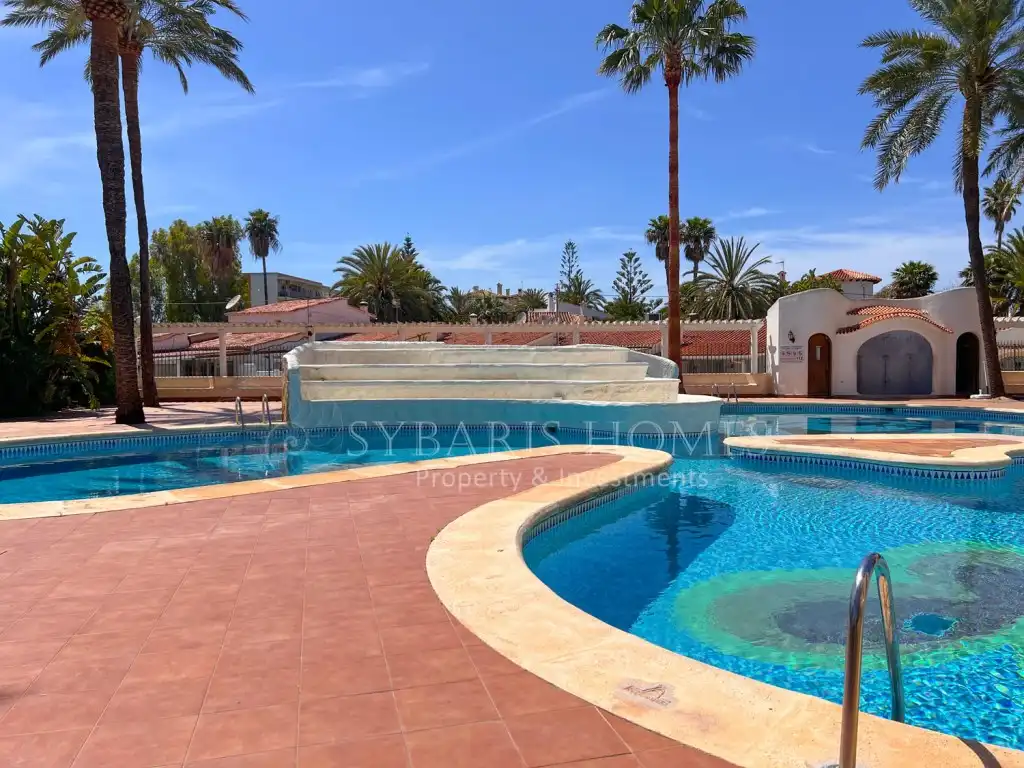Piscina de Apartamento de alquiler en Dénia con Aire acondicionado, Jardín privado y Piscina