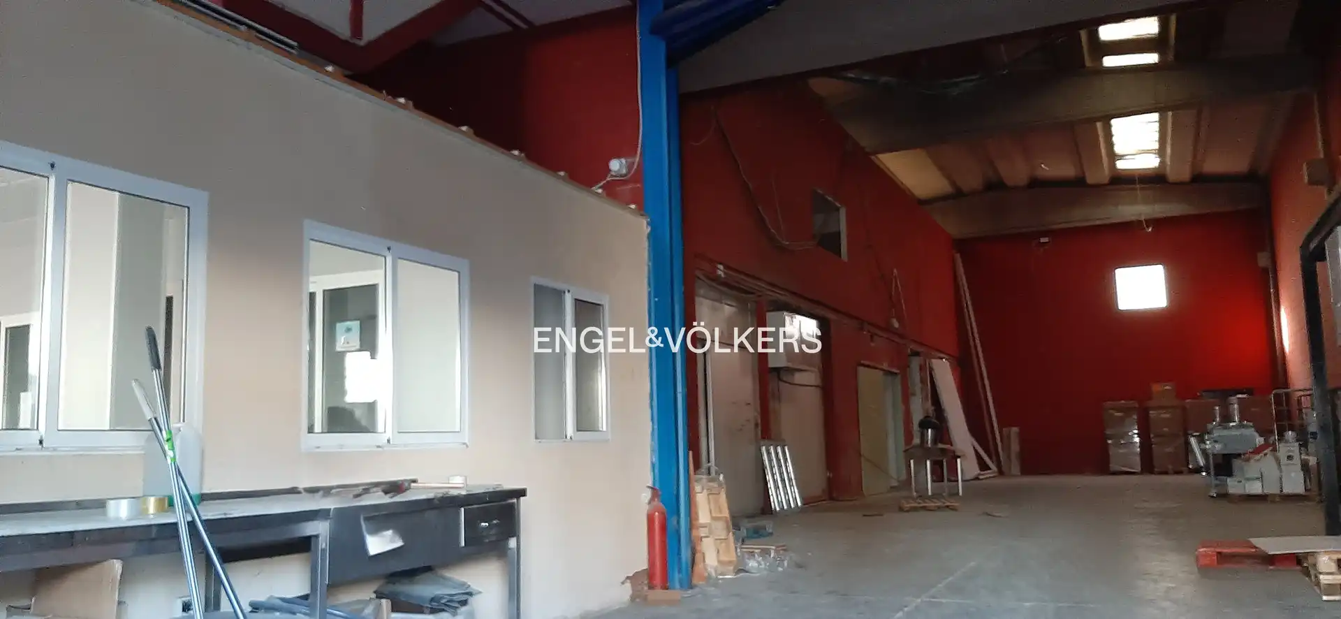 Nave industrial en venta en Cerdanyola del Vallès