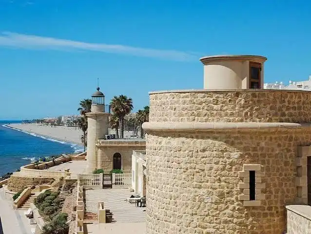 Vista exterior de Casa o xalet en venda en Roquetas de Mar amb Aire condicionat, Calefacció i Jardí privat