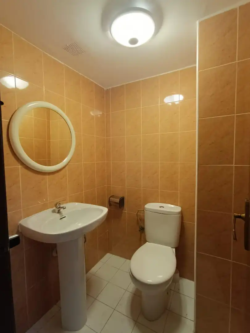 Badezimmer von Geschaftsraum zur Miete in Barakaldo 