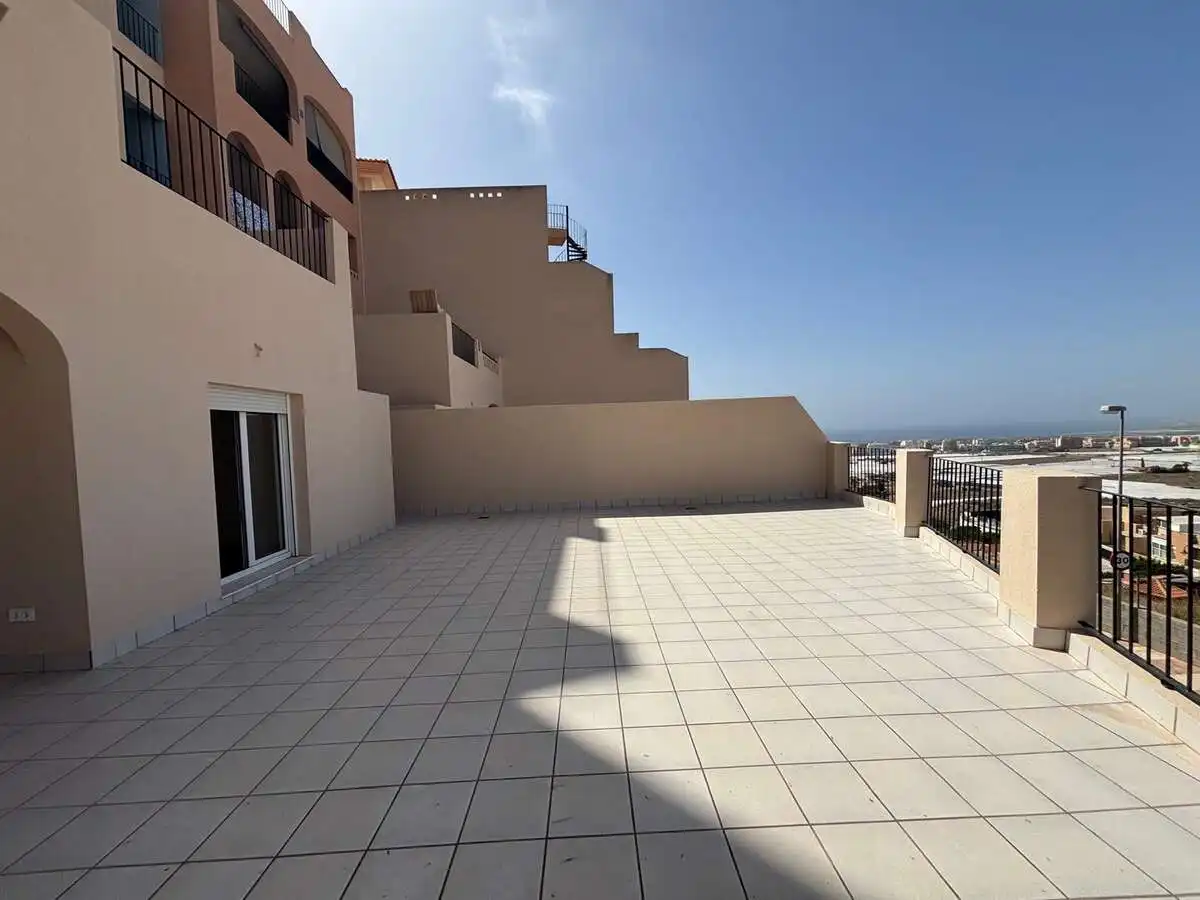 Terrassa de Pis en venda en Roquetas de Mar amb Aire condicionat, Terrassa i Piscina comunitària