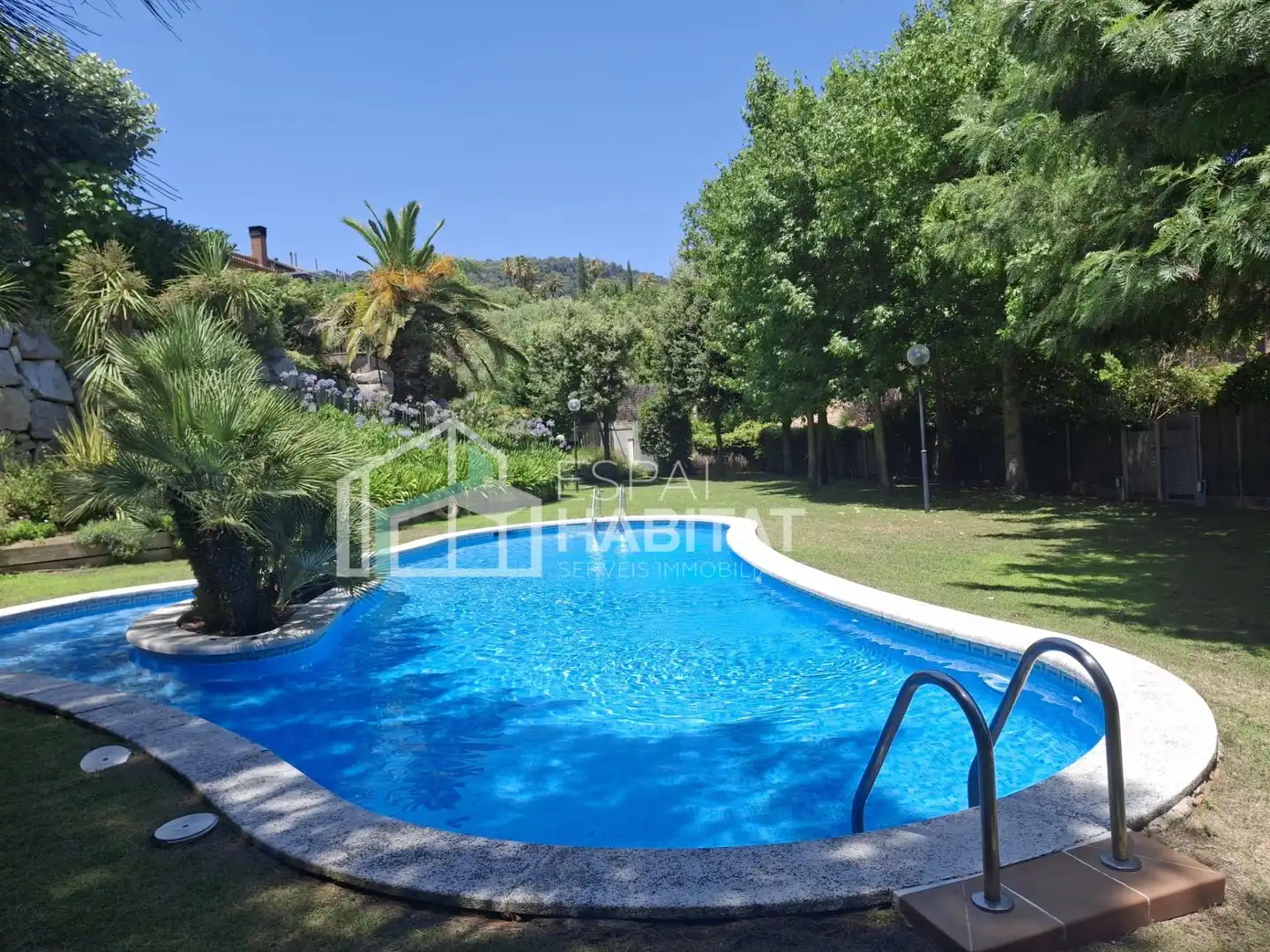 Piscina de Casa adosada de lloguer en Cabrils amb Calefacció, Jardí privat i Parquet