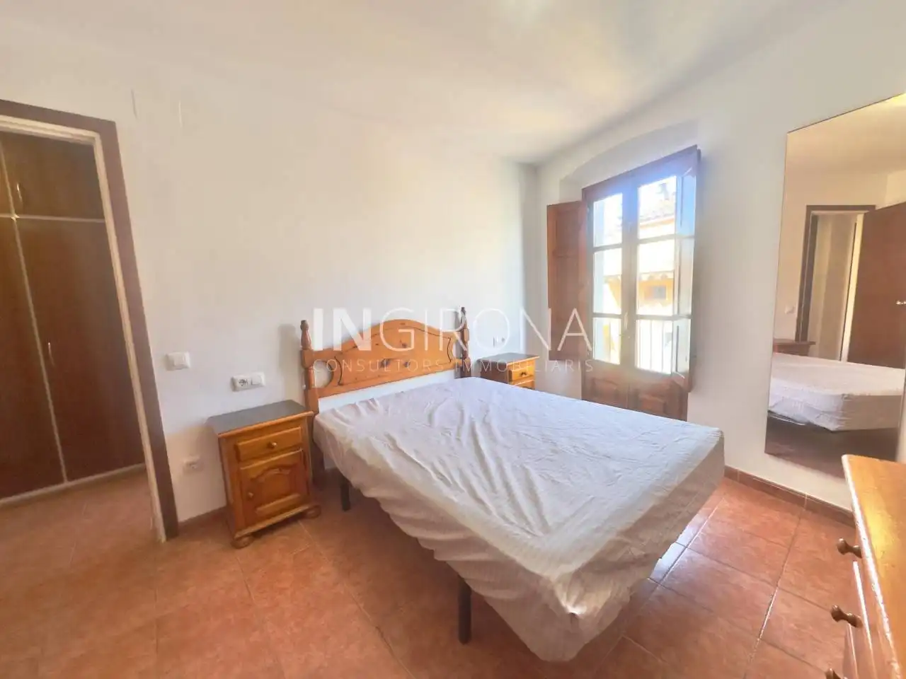 Habitación de Piso de alquiler en Girona con Calefacción, Amueblado y Balcón