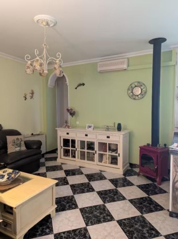 Sala d'estar de Casa o xalet en venda en Utrera amb Terrassa, Traster i Moblat
