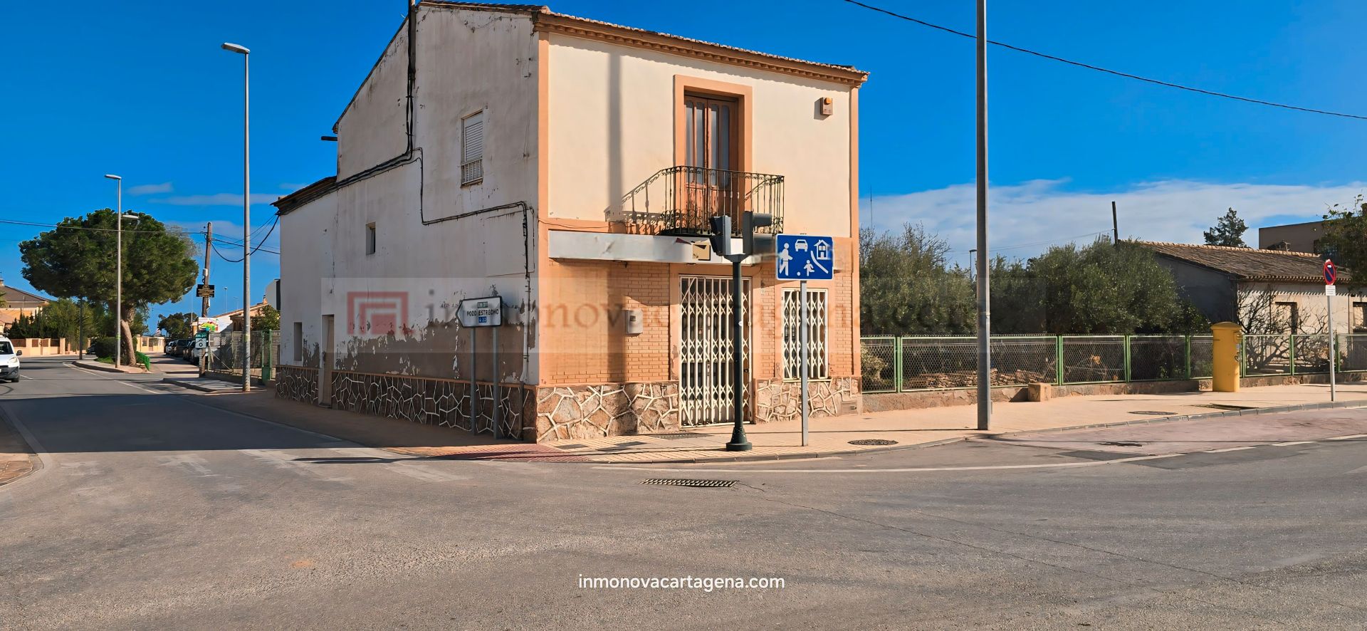 Vista exterior de Casa o xalet en venda en Cartagena amb Aire condicionat, Jardí privat i Terrassa
