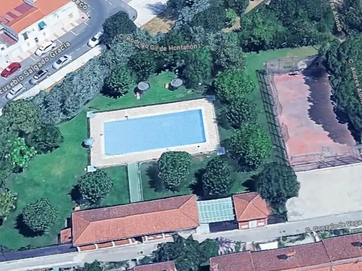 Piscina de Casa o chalet de alquiler en Cáceres con Calefacción, Parquet y Terraza