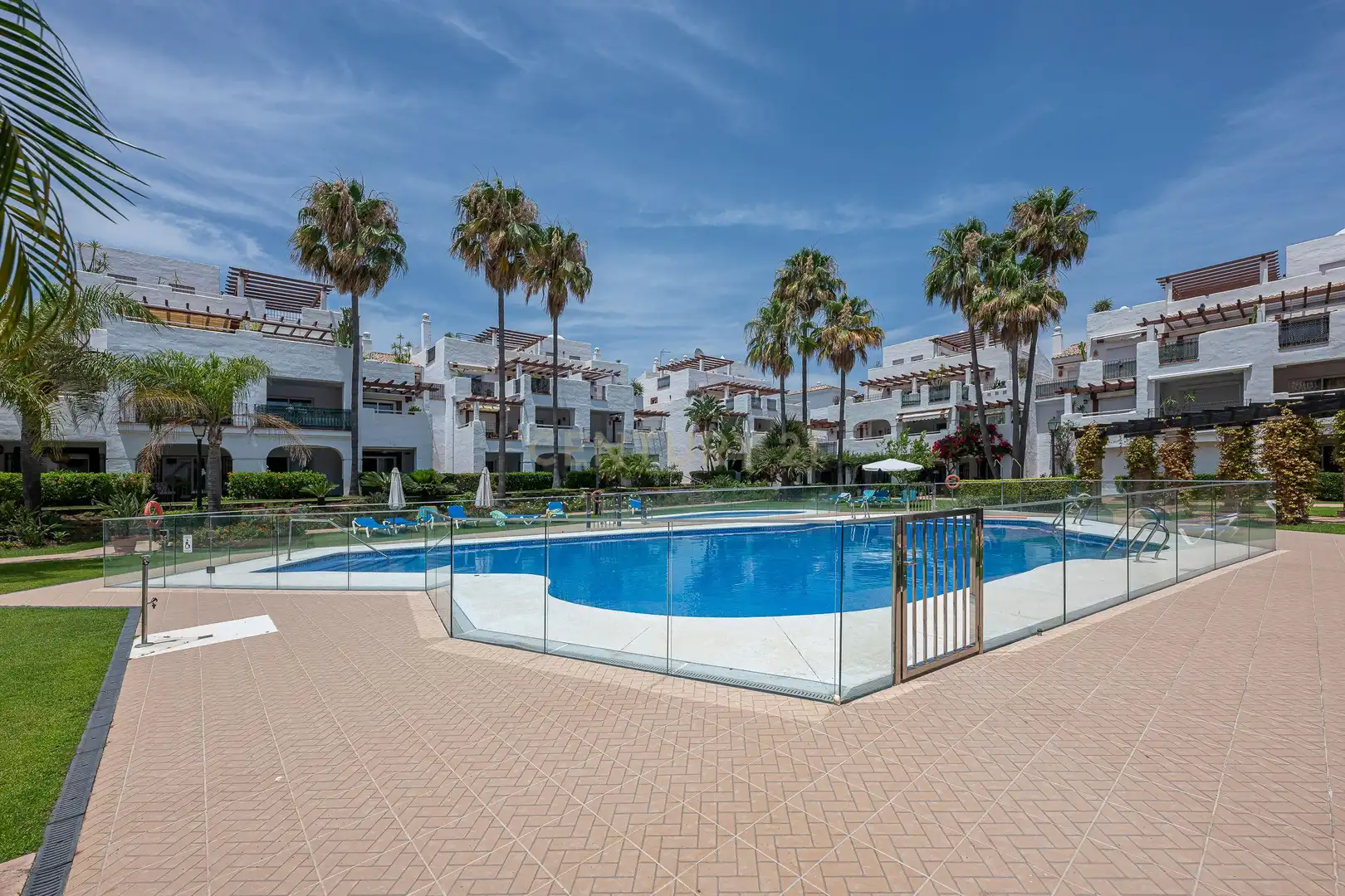 Piscina de Apartamento en venta en Marbella con Aire acondicionado, Jardín privado y Trastero