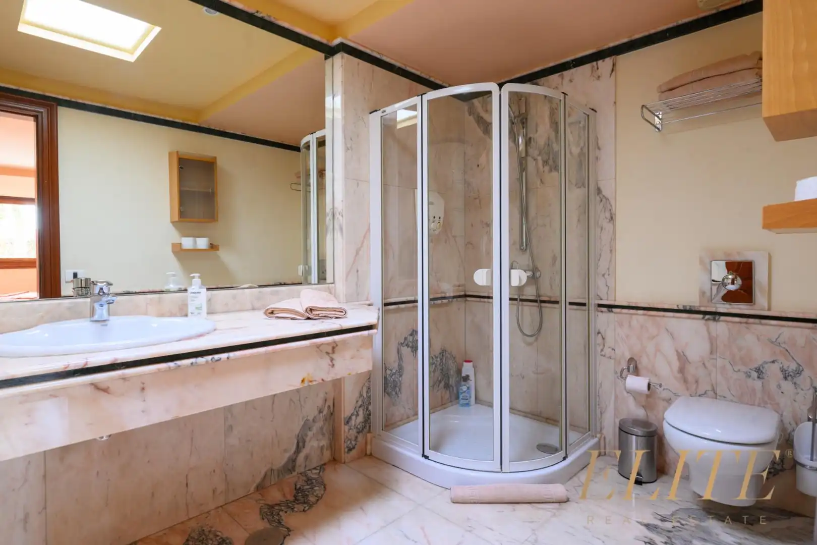 Bany de Casa o xalet en venda en San Bartolomé de Tirajana amb Jardí privat, Terrassa i Piscina