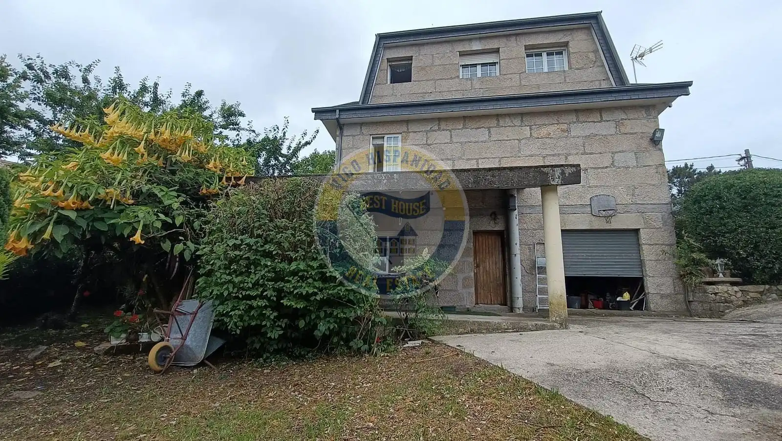 Vista exterior de Casa o chalet en venta en Vigo  con Calefacción, Jardín privado y Terraza