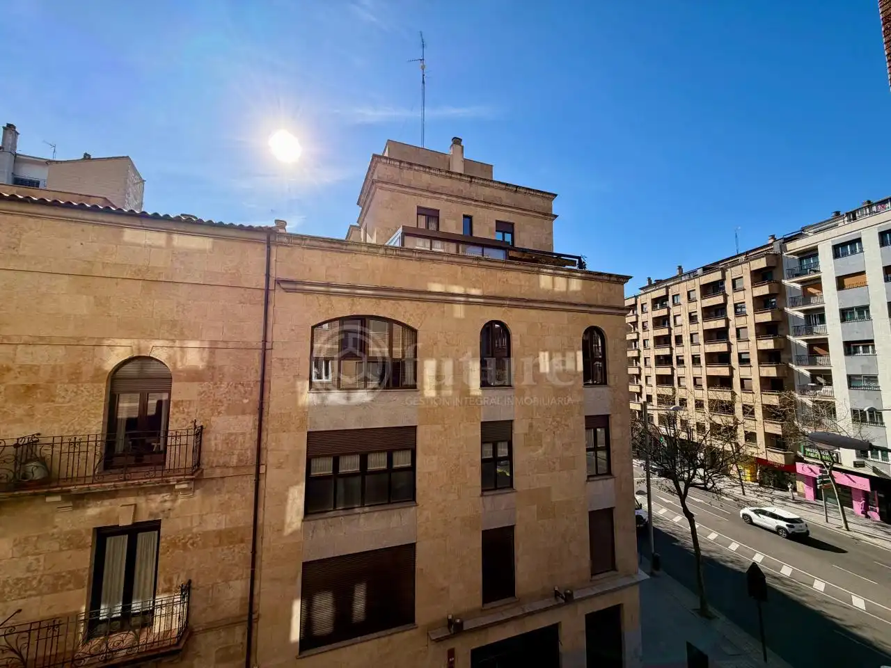 Vista exterior de Pis en venda en Salamanca amb Calefacció, Parquet i Moblat