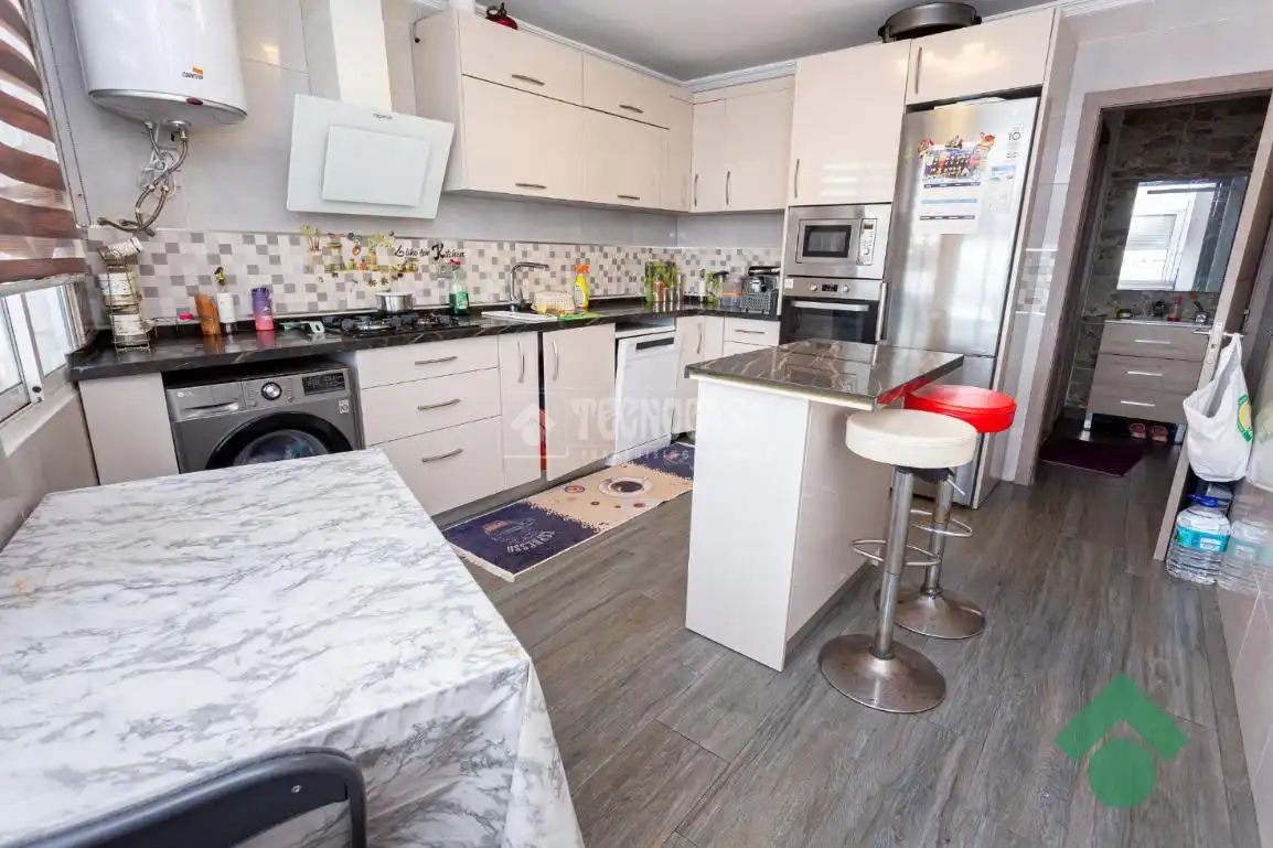 Kitchen of Flat for sale in Algeciras  with Terrace