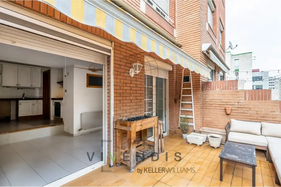 Vista exterior de Piso en venta en Sant Andreu de la Barca, Barcelona