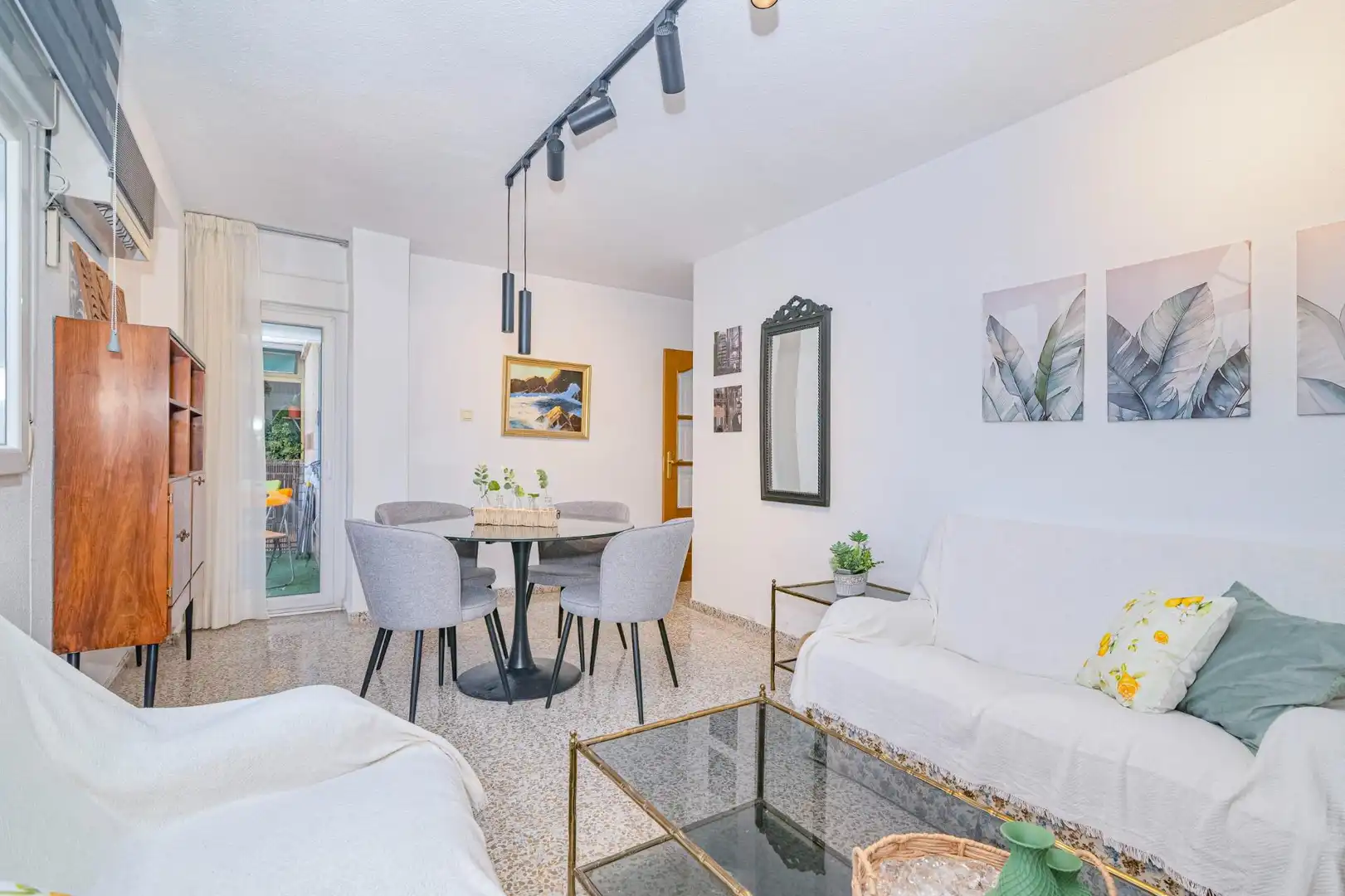 Sala d'estar de Pis de lloguer en Granada amb Aire condicionat, Calefacció i Jardí privat