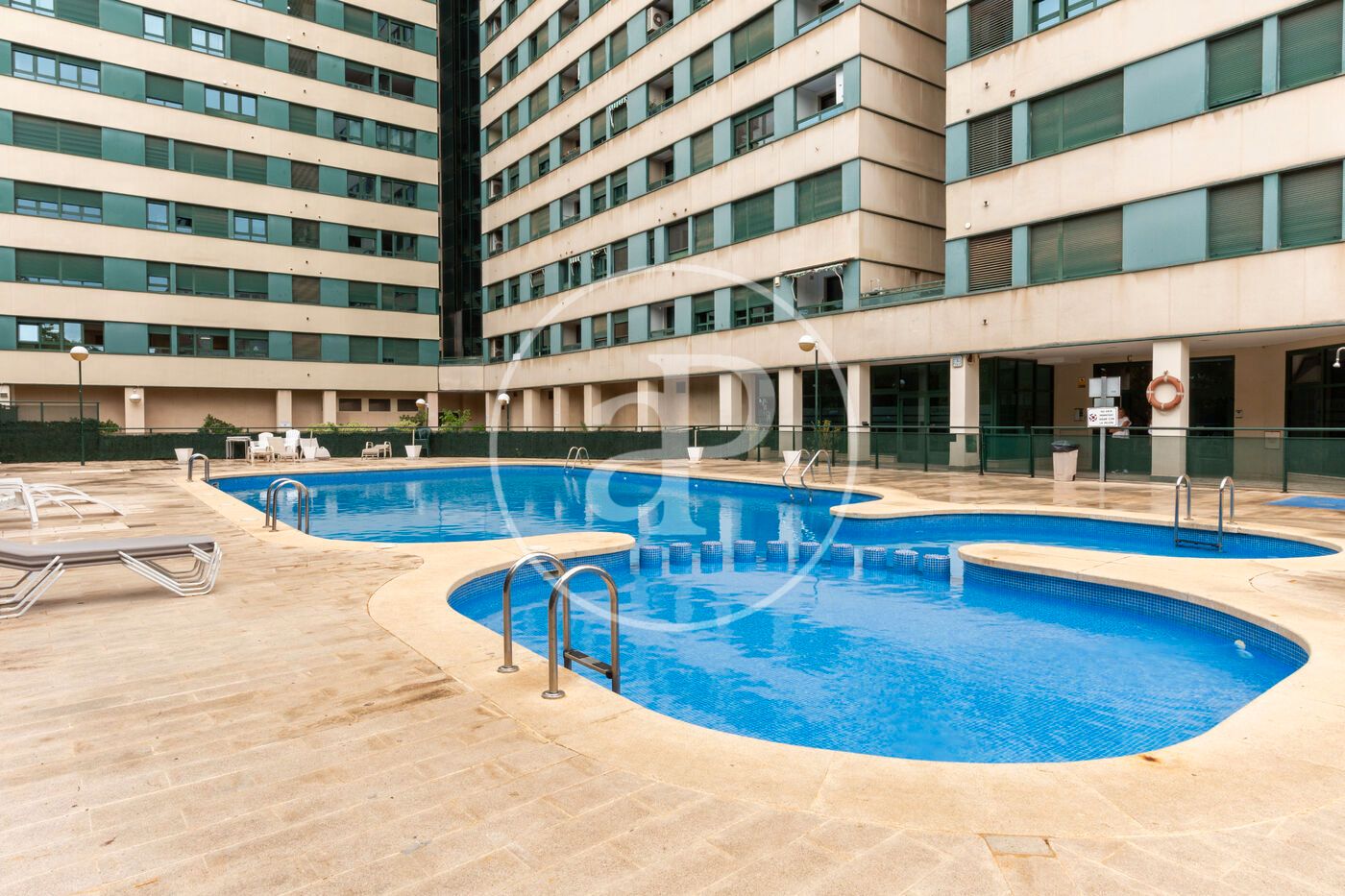 Swimming pool of Flat for sale in  Valencia Capital  with Air Conditioner, Heating and Private garden