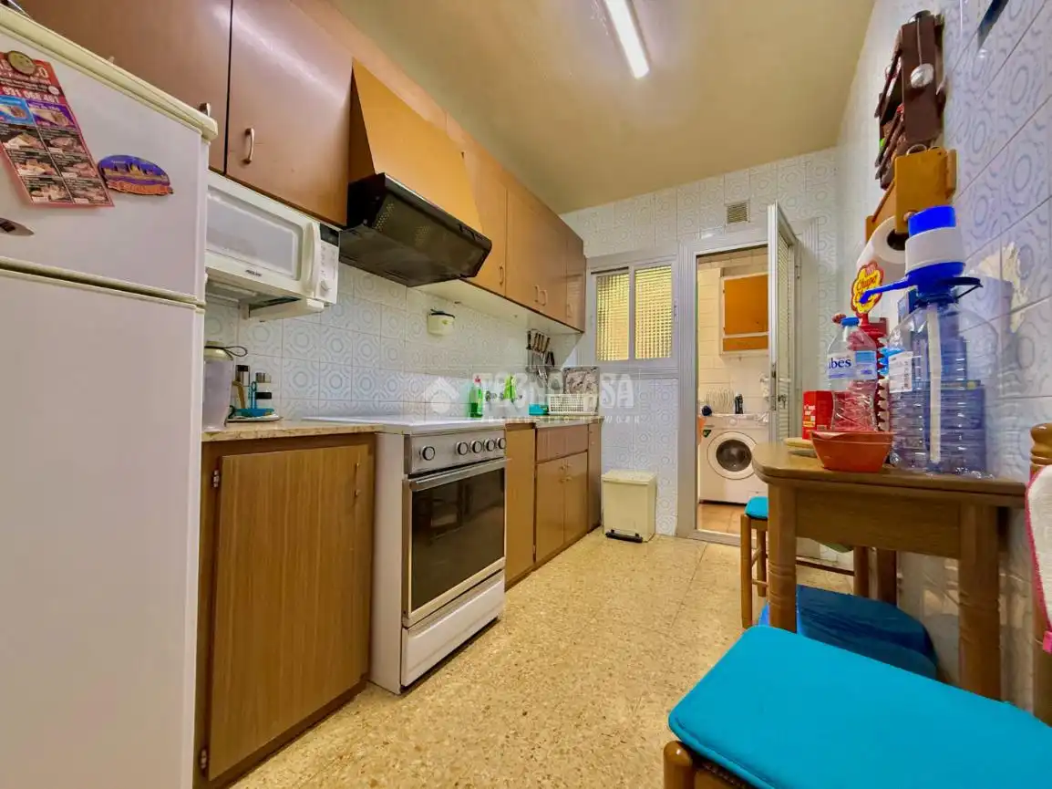 Cocina de Piso en venta en Santa Coloma de Gramenet con Balcón