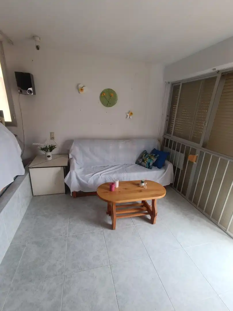 Sala d'estar de Estudi en venda en La Manga del Mar Menor amb Traster i Moblat