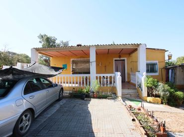 Landhaus mit Pool zum Verkauf in Urbanizacion El Manantío