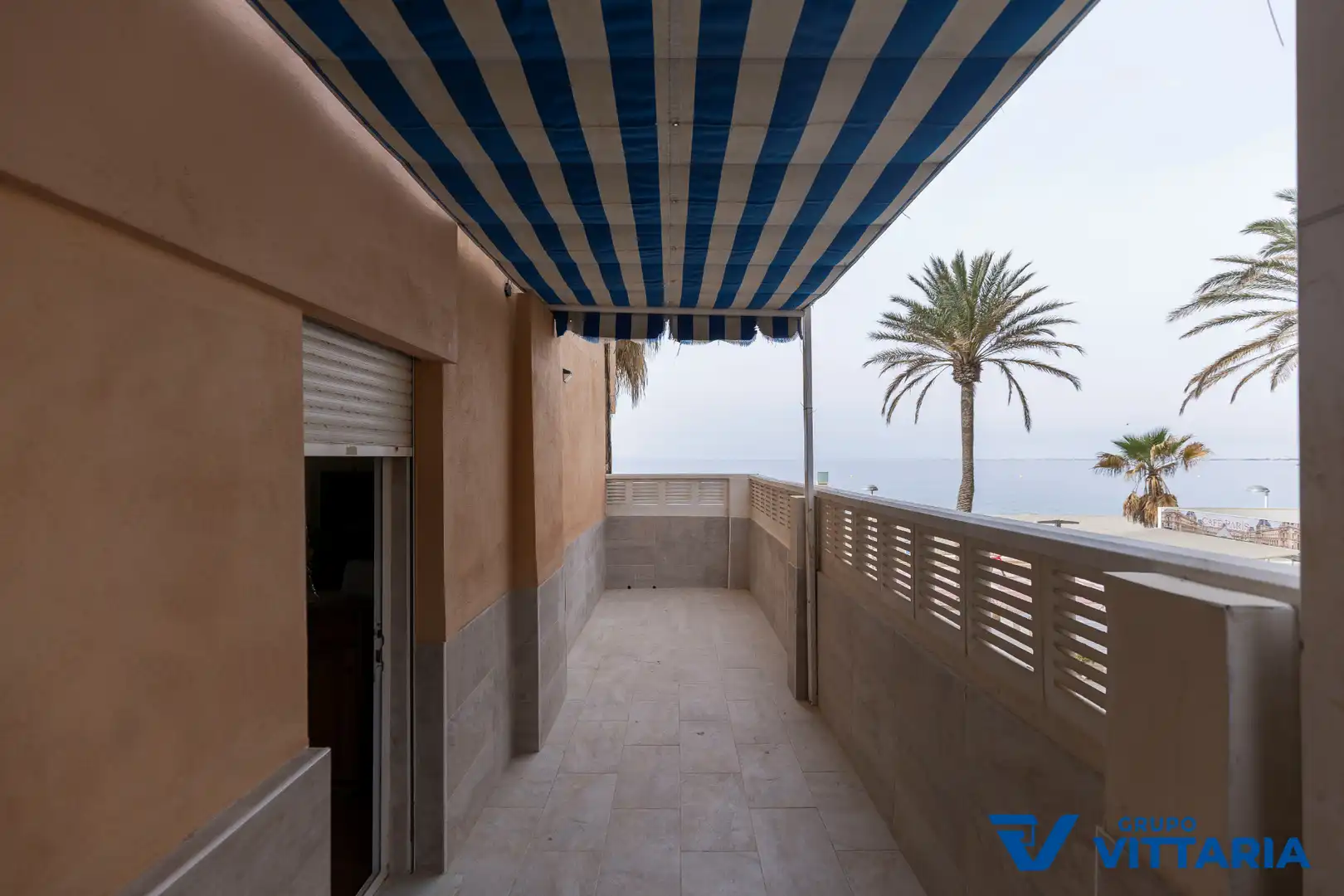 Vista exterior de Piso en venta en Almería con Aire acondicionado, Terraza y Trastero