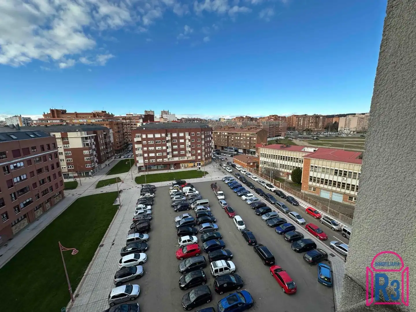 Aparcament de Dúplex en venda en León Capital  amb Calefacció, Terrassa i Traster