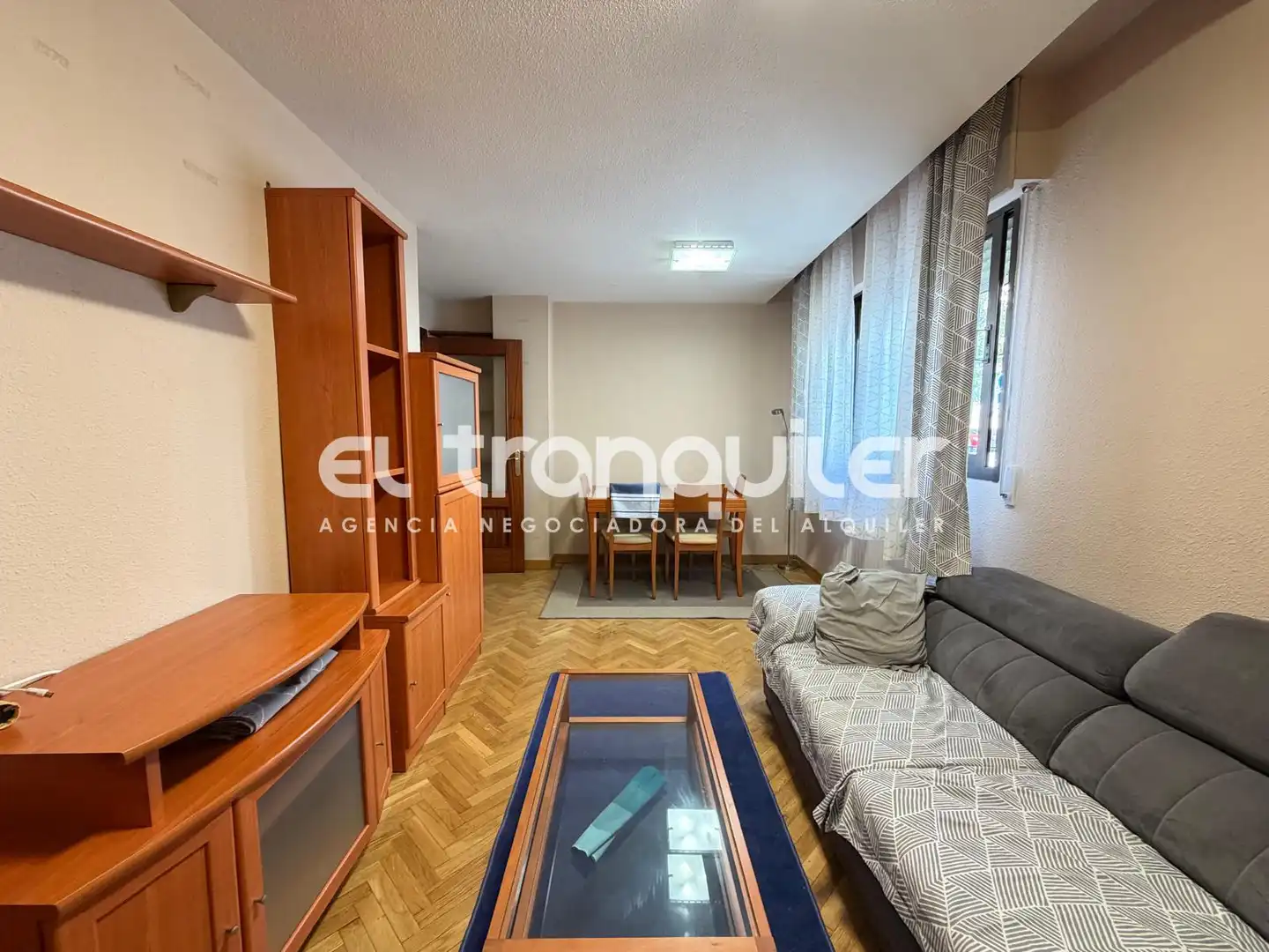 Sala d'estar de Pis de lloguer en Alcobendas amb Aire condicionat, Piscina i Moblat