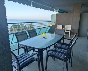 Terrassa de Apartament de lloguer en La Manga del Mar Menor amb Aire condicionat, Piscina i Balcó