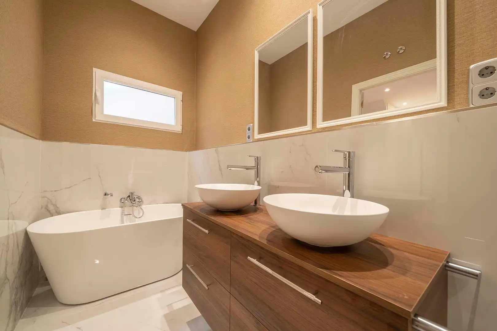 Badezimmer von Wohnung zur Miete in Madrid mit Klimaanlage, Heizung und Balkon