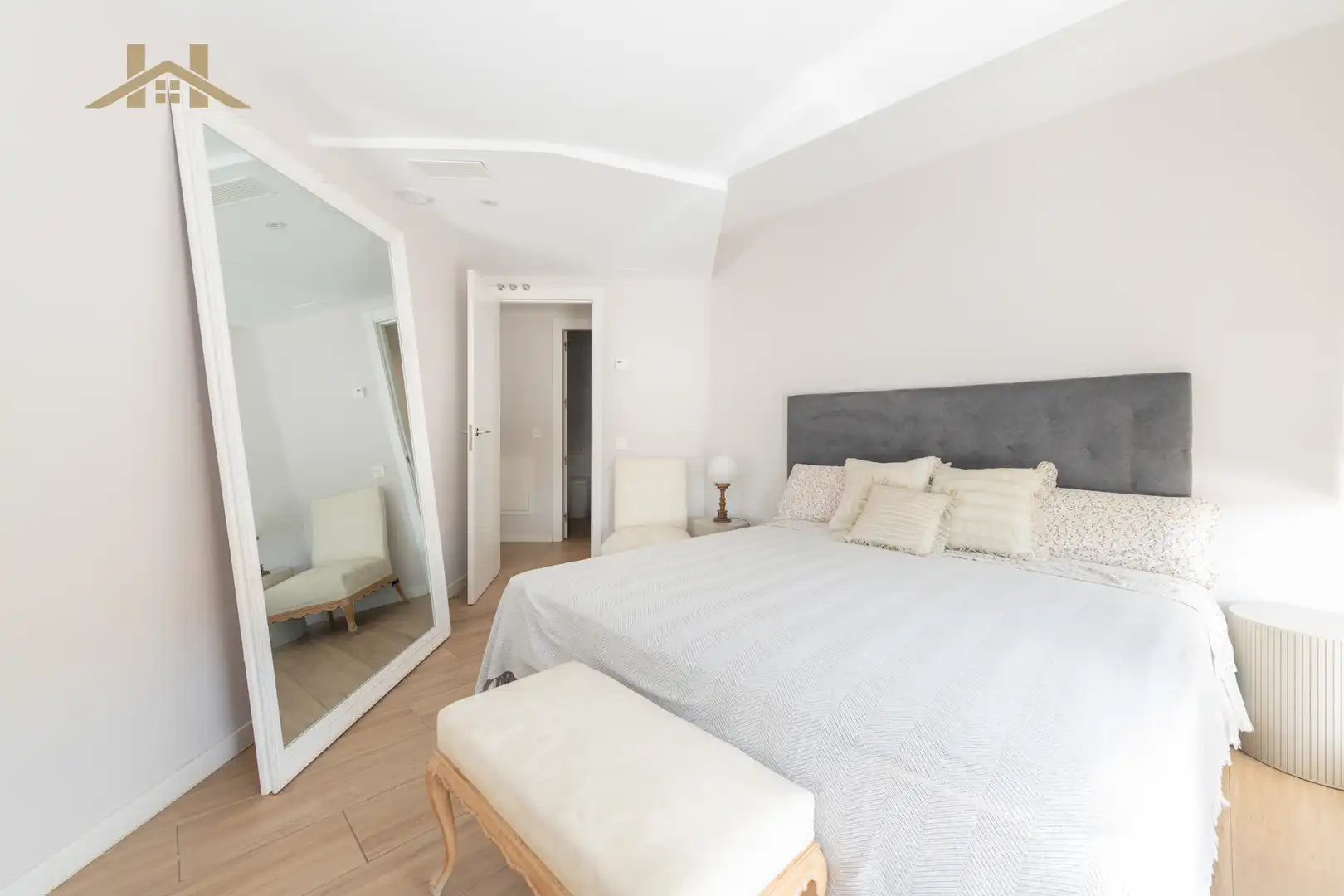 Bedroom of Flat for sale in Boadilla del Monte  with Parquet flooring, Terrace and Oven