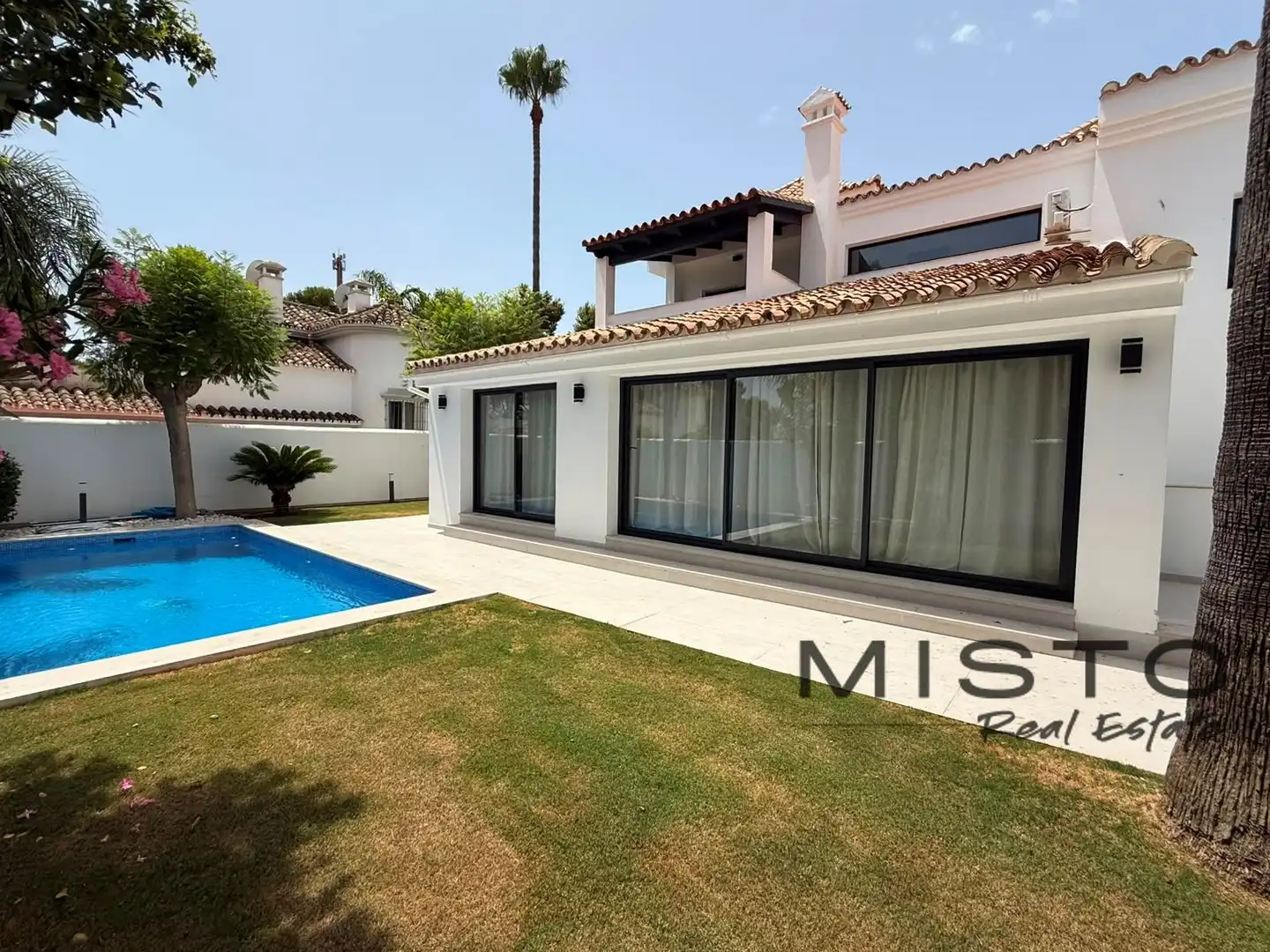 Exterior view of Houses for rent in Nueva Andalucía