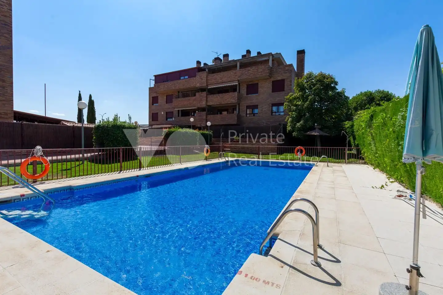 Swimming pool of Flat for sale in Majadahonda  with Air Conditioner, Heating and Terrace