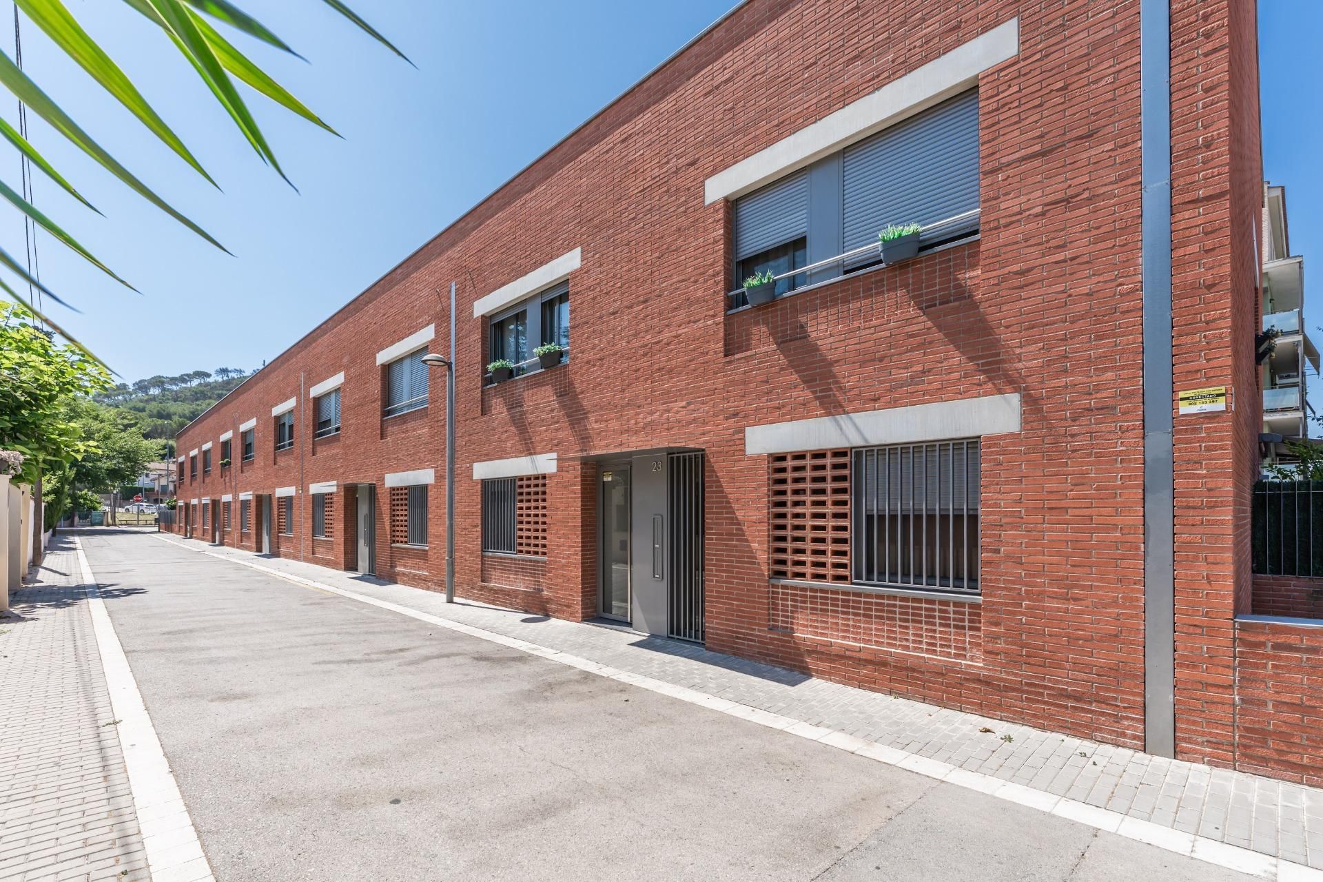 Exterior view of Single-family semi-detached for sale in Sant Fost de Campsentelles  with Air Conditioner, Heating and Parquet flooring