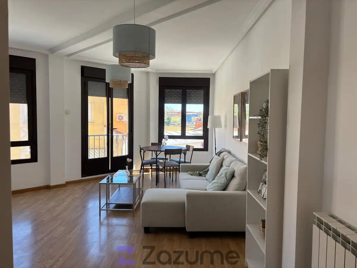 Sala de estar de Piso de alquiler en Ocaña con Jardín privado, Piscina y Amueblado