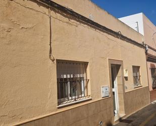 Vista exterior de Casa adosada en venda en Chiclana de la Frontera amb Traster