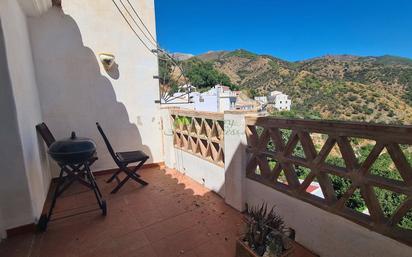 Vista exterior de Casa o xalet en venda en Sedella amb Terrassa, Moblat i Balcó