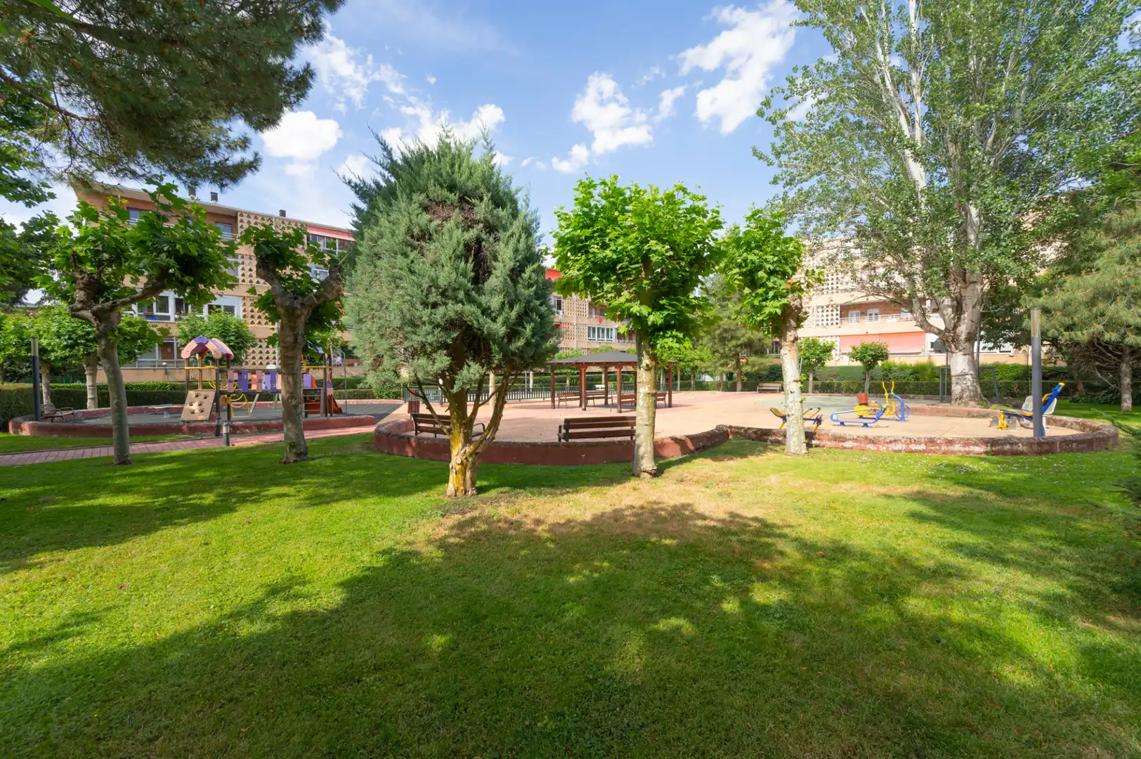 Jardín de Piso en venta en Colmenar Viejo con Calefacción, Terraza y Piscina comunitaria