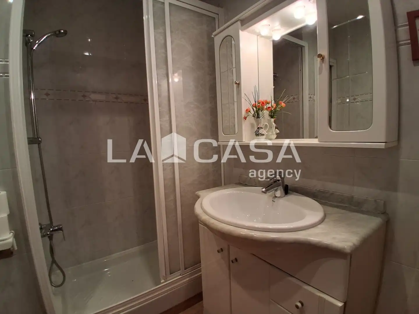 Baño de Piso en venta en Santa Coloma de Gramenet con Calefacción
