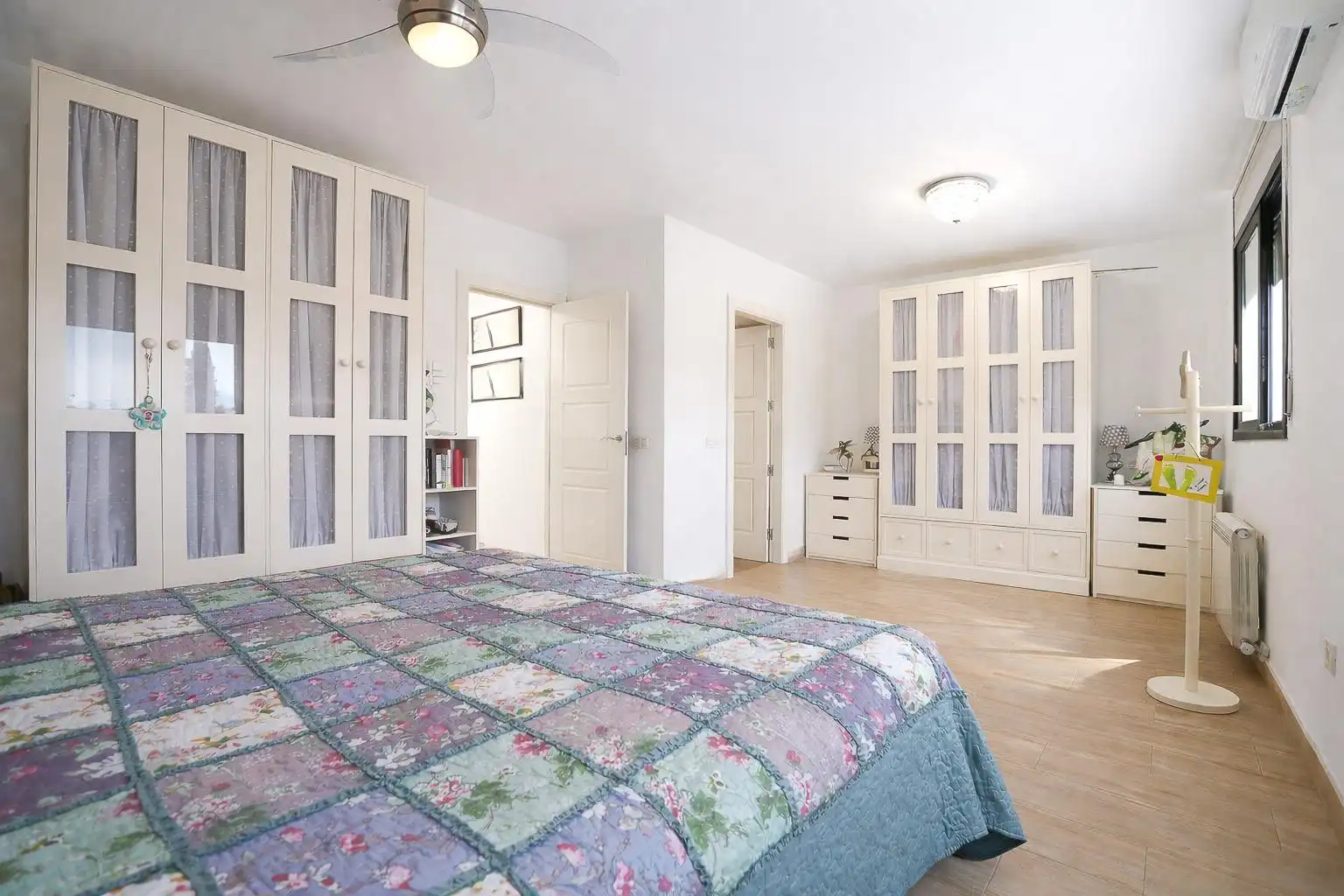 Habitación de Casa adosada en venta en Vilallonga del Camp con Aire acondicionado, Calefacción y Jardín privado