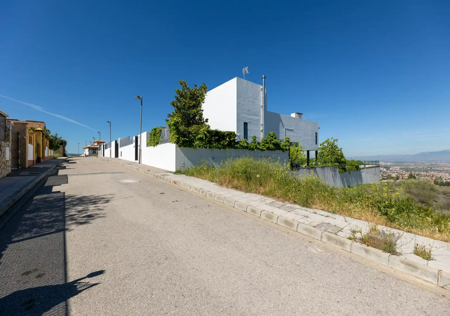 Vista exterior de Casa o xalet en venda en La Zubia amb Aire condicionat, Calefacció i Jardí privat