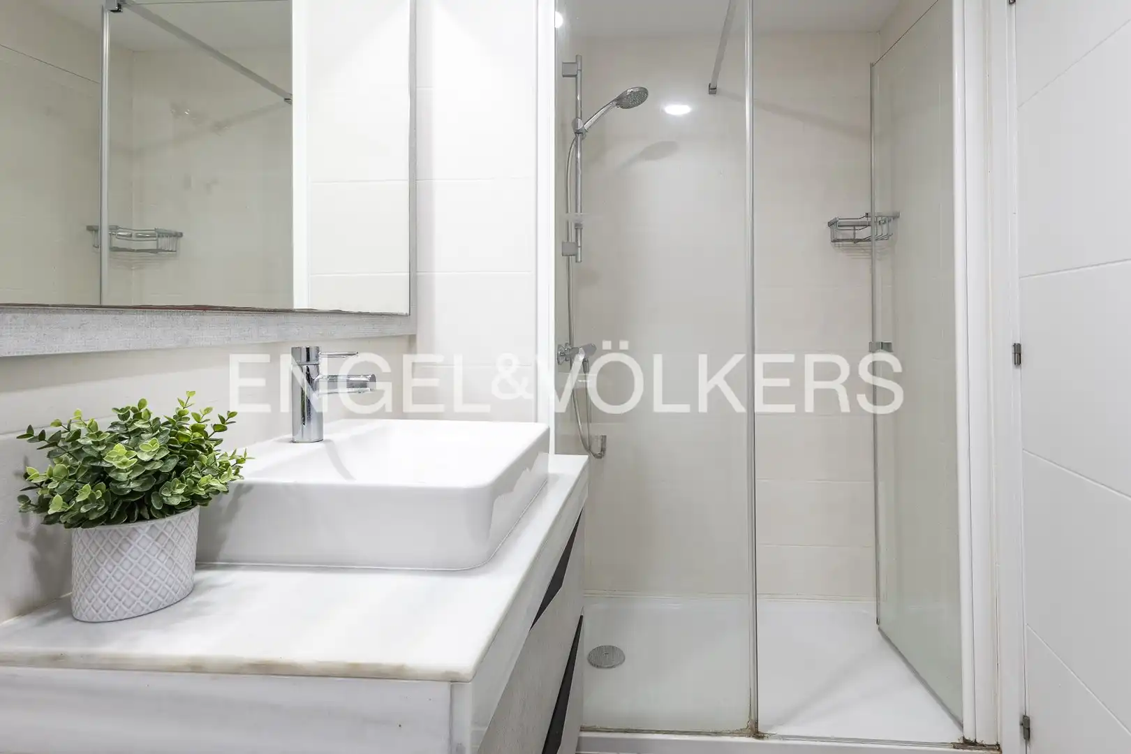 Baño de Ático en venta en Sant Adrià de Besòs con Aire acondicionado, Calefacción y Parquet