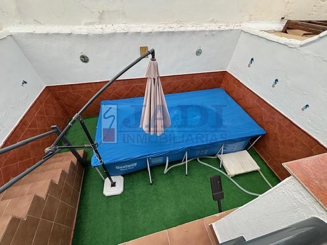 Piscina de Casa adosada en venda en Valdepeñas amb Aire condicionat, Calefacció i Terrassa