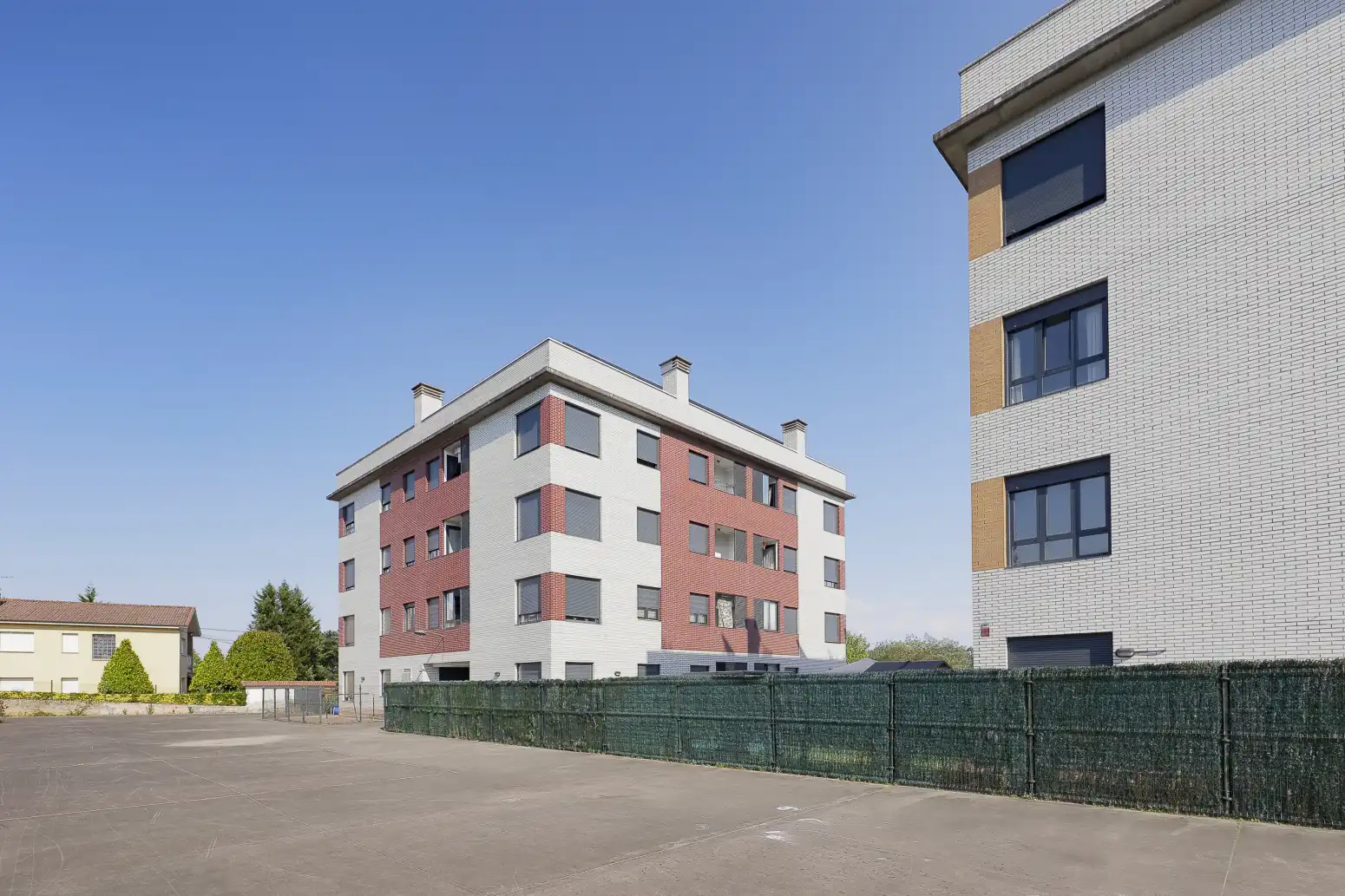 Vista exterior de Pis en venda en Oviedo  amb Calefacció, Traster i Moblat