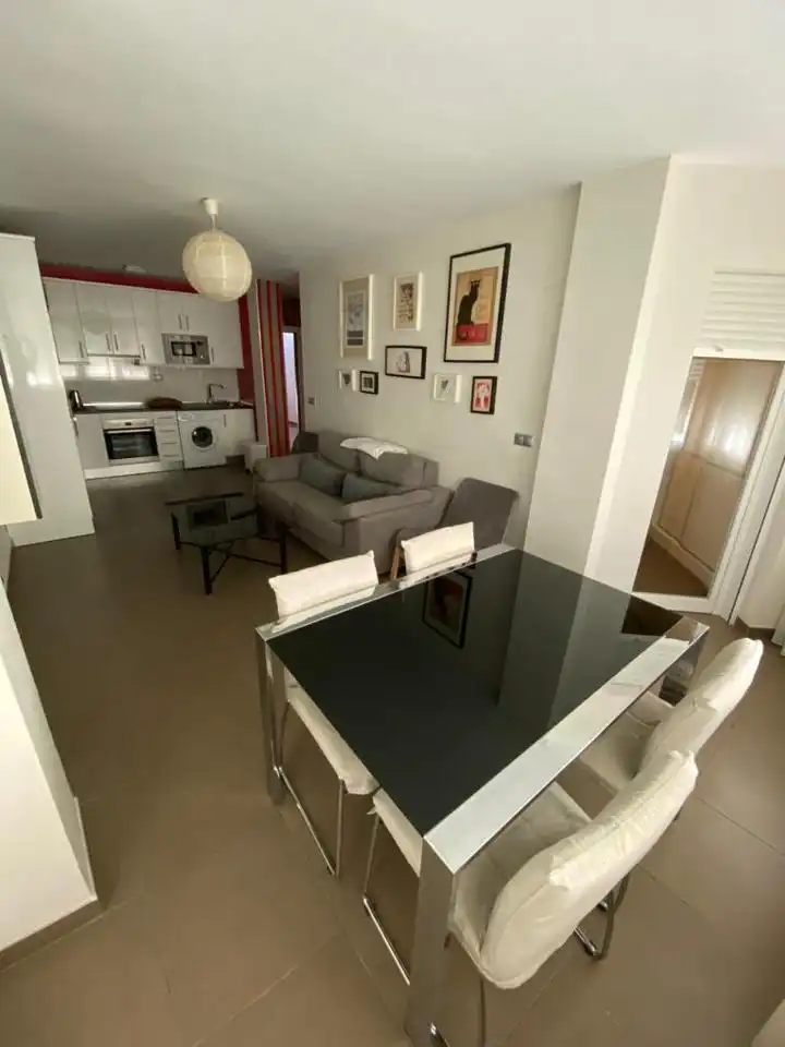 Flat with pool to rent in Calle Piragua