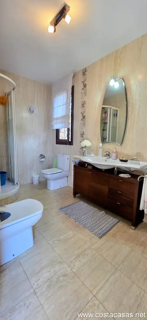 Baño de Casa o chalet en venta en Castellví de Rosanes con Calefacción, Jardín privado y Terraza