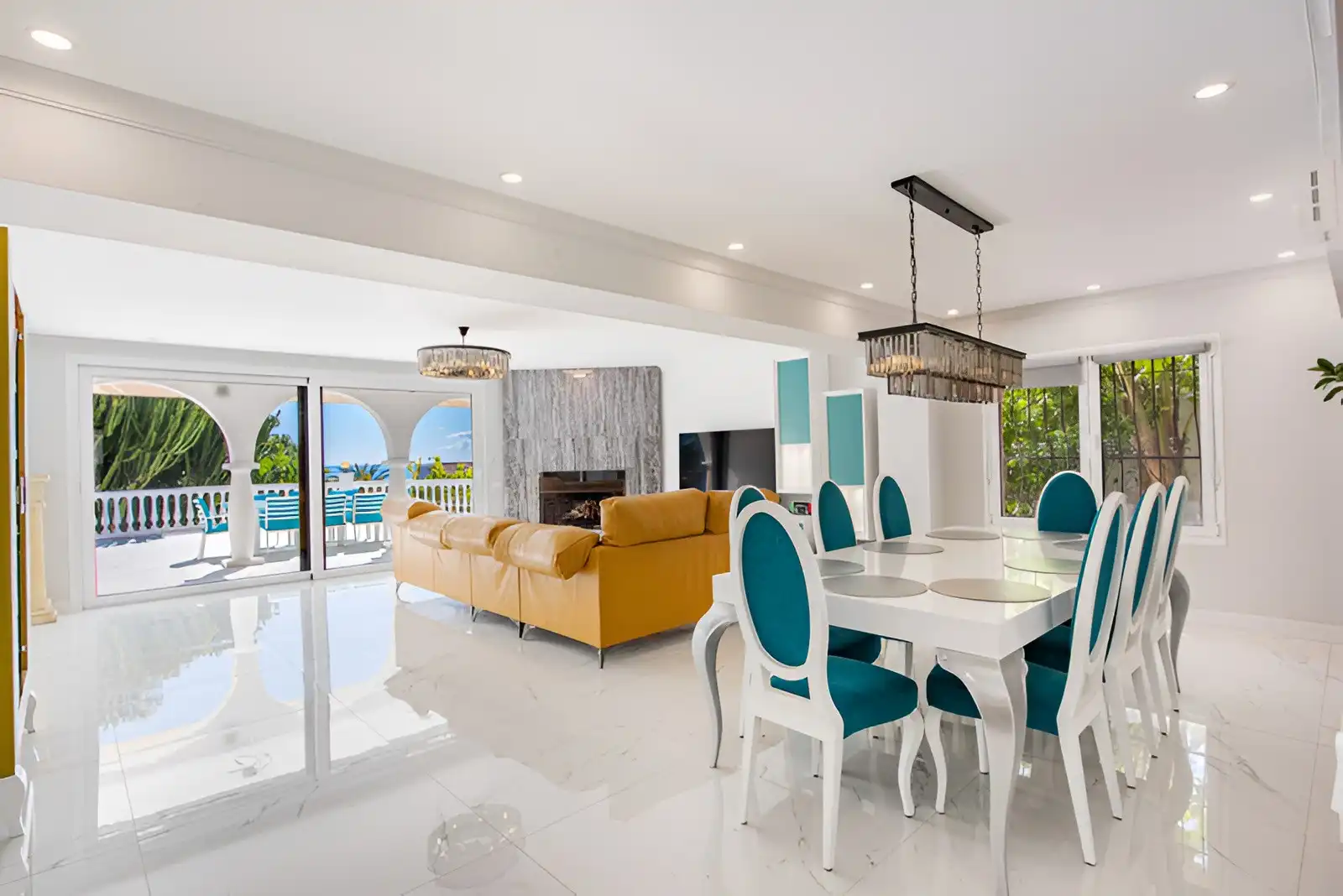 Dining room of Houses for sale in Marbella  with Air Conditioner, Private garden and Terrace